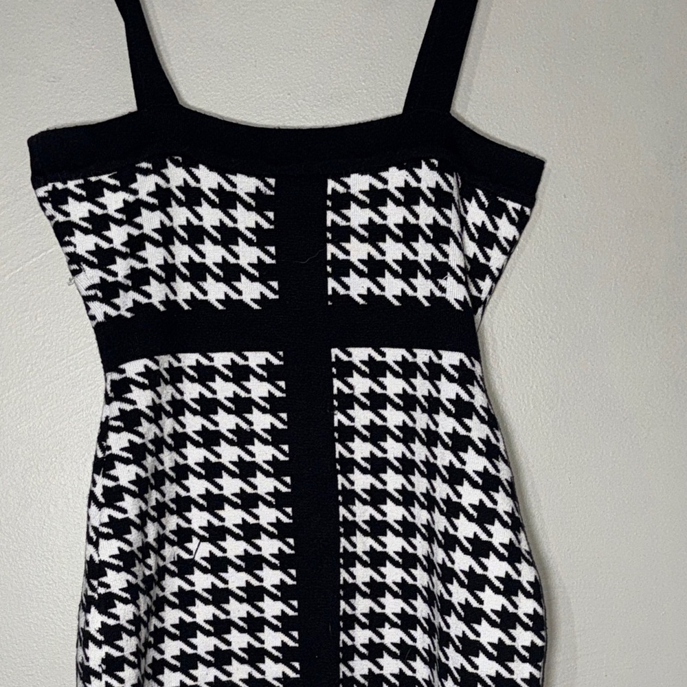 Black and White Houndstooth Dress - Picture 8 of 11